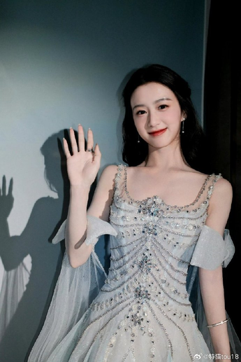 娜美罗宾女帝齐上阵热门推荐